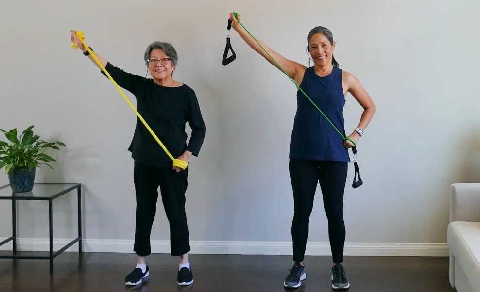 Bicep Curls nwere Band Resistance